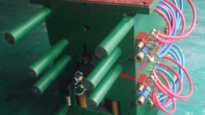 小型电子接插件冲压模具定制的工艺要点与选型逻辑