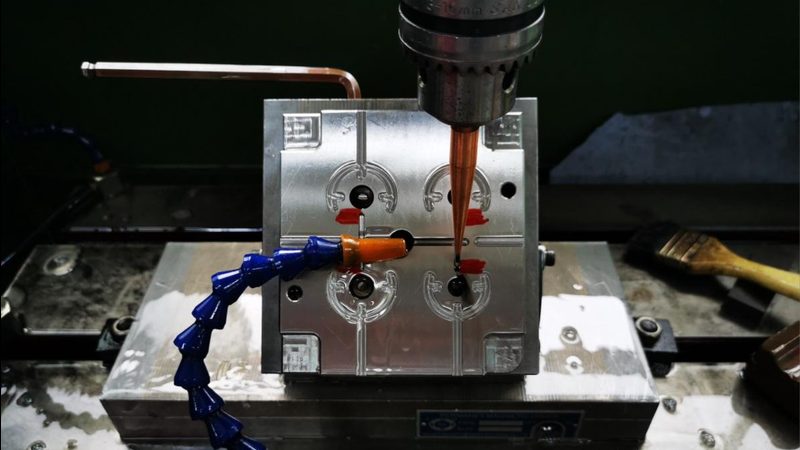 注塑模具与吹塑模具材质：材质选择背后的关键因素