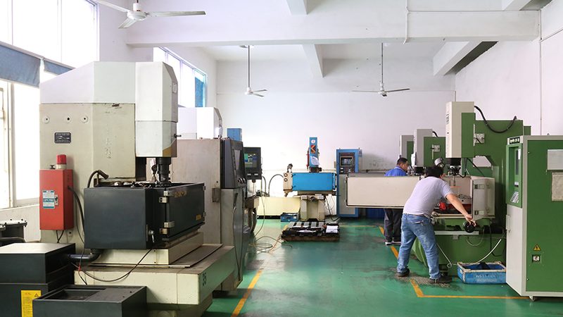 精密冲压模具定制合同中的关键条款解析