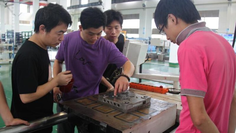 吹塑模具尺寸精度：精度背后的关键考量**